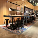 MORETHAN TAPAS LOUNGE - カウンター席