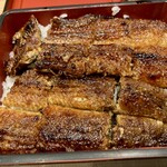 鰻家 - 焼き目は強いけどふっくらしてる