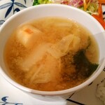 Nitaro To Enthiwan - ロースカツカレーセットの味噌汁