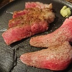 神戸牛炭火ステーキ・逸品 寅松の肉たらし - 神戸牛サーロイン・炙り寿司