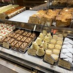 Patisserie du Chef FUJIU - ショーケースの中のケーキちゃんたちは