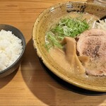 味噌ラーメン専門店 麺家一進 - 熟成合わせ味噌ラーメンと白ごはん(大)