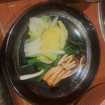 瀬里奈 - しゃぶしゃぶのスープで調理した山えのき、万能ねぎ、白菜です。