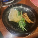 瀬里奈 - しゃぶしゃぶのスープで調理した山えのき、京水菜、白菜です。