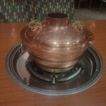 瀬里奈 - しゃぶしゃぶの鍋です。1階席ではガスコンロの上にのせます。