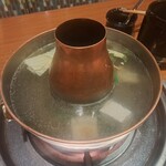 瀬里奈 - しゃぶしゃぶ鍋で調理している餅、豆腐、白菜などです。