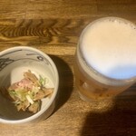 燦燦斗 - 生ビールとお通しのメンマチャーシュー