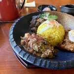 旧ヤム邸  - 全がけ（3種）TP温玉3.ピリッとほっこり！White牛豚キーマ海苔とろろペーストを添えて