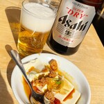 Ryuuka - 瓶ビール アサヒスーパードライ（中瓶）@¥462とお通しのプチ台湾風冷奴