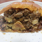 ステーキ＆ワイン オクソン - 私、、、切り方が下手で・・・崩れちゃった。機械で切ったのじゃないミンチや栗、何種類かの豆などがイッパイ～o^.^o