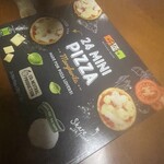 コストコ - セールのミニピザは店内でググって評判良いので購入。確かにpizza生地がふんわりしてりおいしい！