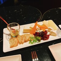 DINING & BAR TABLE 9 TOKYO - 