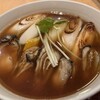 Edosoba Yabusoba - 牡蠣南蛮蕎麦 大粒の牡蠣が5粒も！　焼いてあるネギ等　うーん。良い仕事です。☺️ お出汁も良く合ってる。