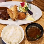 TSUMUGI Kitchen - ハンバーグステーキ&カニクリームコロッケランチ＋かきフライ２個