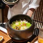 日本料理 晴山 - セイコガニとかぶらの炊き込みご飯