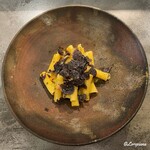 カーサ・デル・チーボ - 自家製マッケローニ 黒トリュフのカルボナーラ