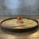 カーサ・デル・チーボ - 桜肉のアッフミカータのタルタル 卵黄ソースと根セロリのピュレ