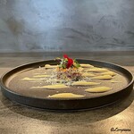 カーサ・デル・チーボ - 桜肉のアッフミカータのタルタル 卵黄ソースと根セロリのピュレ