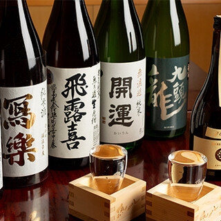 Enjoy a pleasant time with seasonal sake and rare beers selected by sake masters
