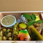 らん亭～ 美日庵 - 粟麩旨煮､蒲鉾､蓮根､車麩ソテー､お福豆､隠元胡麻和え､色紙昆布､梅麩､筍旨煮