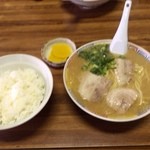 大臣閣 - ラーメン並と大ご飯♪