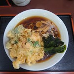 信濃追分蕎麦 初台庵 - 芝海老のかき揚げ そば、580円。