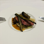 ル・ピックアシエット - フランスペリゴール産鴨のロースト　ごぼうのコンフィ　オニオンヌーボー　淡路産玉ねぎのタルト