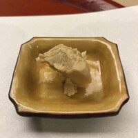 弥助 - 箸休めに豆腐の味噌漬け。日本酒がすすんで困っちゃう！