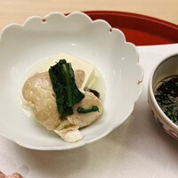 弥助 - 大きな肝がとろけます！ウマヅラハギもしっとりと美味です。