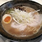 Ramen Niwakoshi - 「Wスープ豚骨」850円