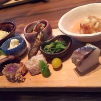 白金台こばやし - まな板ランチ2400円
                少しずついろんなお料理が楽しめます。