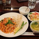 Jasumintai - JASMINE THAI 八重洲店 ランチ パッタイ 税込1,400円