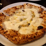 Il Pizzaiolo - クワトロフォルマッジ 1,980円