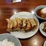中華料理 餃子の店 三幸園 - 餃子定食  800円