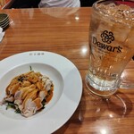 24時間 餃子酒場 秋葉原店 - 棒々鶏とハイボール(デュワーズ)