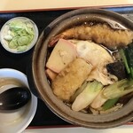 茂兵衛 - 鍋焼きうどん全景