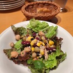 ナビリオ - サラダとフォカッチャ