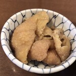 仙台中華そば 銘店嘉一 - コリコリ食感の鶏皮。