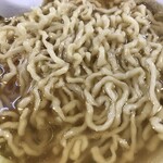 仙台中華そば 銘店嘉一 - 丁寧に手揉みされて茹でられた自家製ちぢれ麺はカタメ・剛麺ウマい！