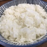 仙台中華そば 銘店嘉一 - 白飯は粒立ち良くシャッキリ炊き上がり甘味が凄い。