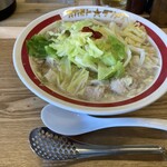 オカモト☆タンメン。 - お盆にのって配膳されます