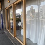 TOMO - 堀川通りに面して