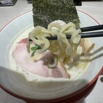 Yakiniku Douraku Kami Hoshi Shouten - 鶏白湯塩ラーメン 麺あげ