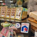 杉山名産店 - こちらの温泉まんじゅう 箱入りで売っている 箱入りの方がお安い