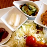 Shoujin Kafe Foi - ふぉいのよくばりプレート (酵素玄米)  1,980円
      大豆からあげ・大豆カツ・精進フィッシュフライ・精進エビフライ