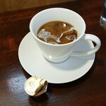 キッチン ブルー グローブ - ミルクを入れます