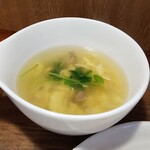キッチン ブルー グローブ - 玉子と茸スープ