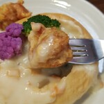 キッチン ブルー グローブ - から揚げを浸けて