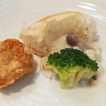 キッチン ブルー グローブ - 最後のから揚げ、ブロッコリー、プレット