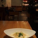 カフェ サロン 烏丸 - 帆立とチンゲン菜のクリームパスタ